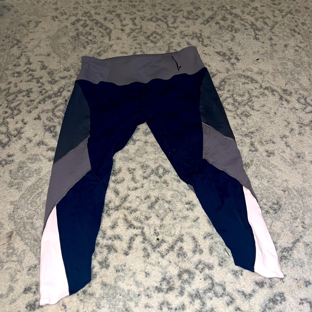 Stay The Path - Calia by Carrie Underwood crop leggings. Size Women’s XL